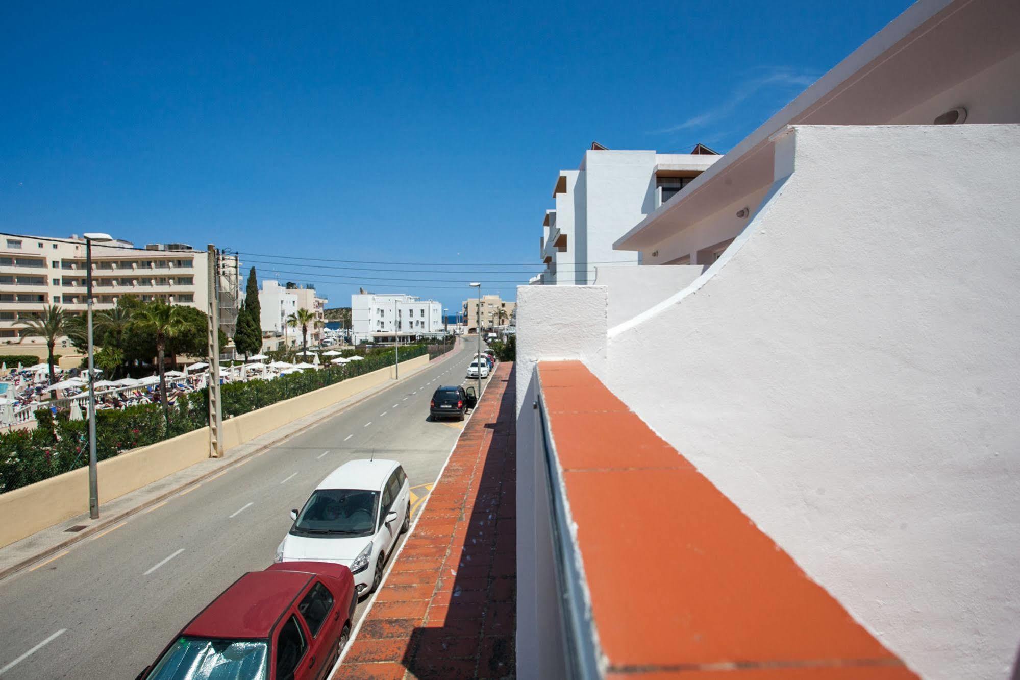 Hostal Los Pinos Es Cana Exterior foto