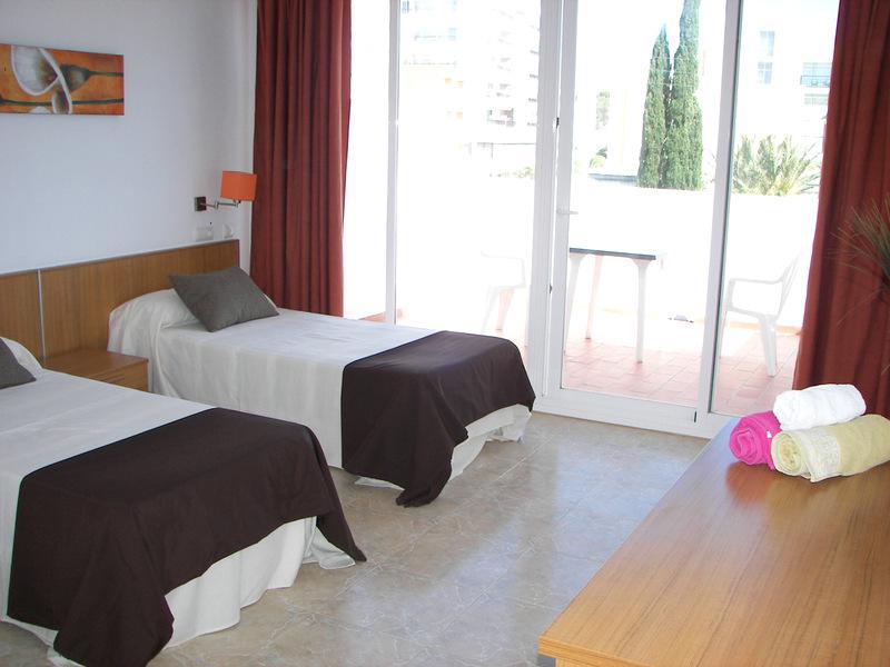 Hostal Los Pinos Es Cana Habitación foto